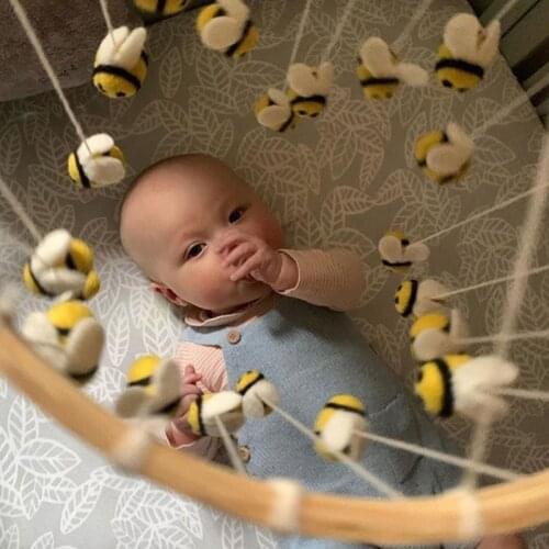 Baby Rattle Crib Mobile Toy Bed Bell Rotating Wind Chimes Hairball Bees Pendant Cot Hanging Decorations for Newborn Infant Showe