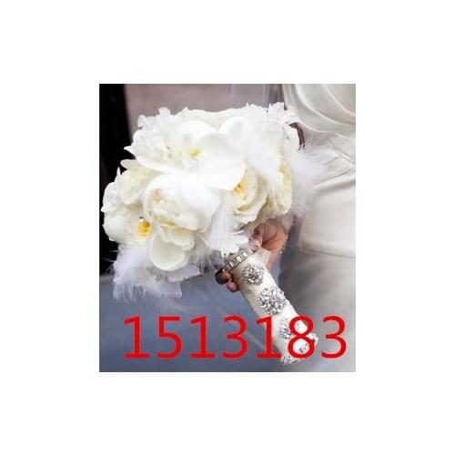 New bride holding a bouquet of imitation flowers photography props indoor decorative fake flowers BOH