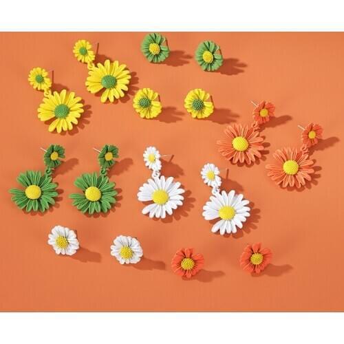 2020 Minimalist Style Lovely Multicolor Small Daisy Earrings Flower Stud Earrings For Women Girls Elegant Cute Earrings Jewelry