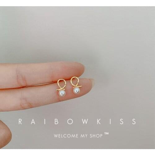 Pearl Stud Earrings For Women Charms Dating Accessories Best Friend Girl Gift New Trendy Gold Small Jewelry Hot Sale Wholesale