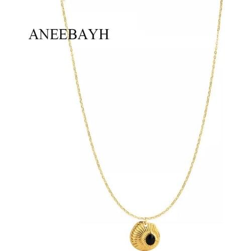 New Stainless Steel Jewelry Simple Creative Gold Metal Shell Pendant Necklaces Black Stone Necklace For Women Party Jewelry Gift