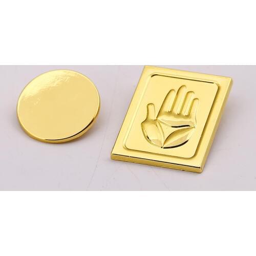 JOJOS BIZARRE ADVENTURE Brooch 2 pieces/set Pin Kujo Jotaro Hats Badge Family Kid Blessing Gifts Friends Personality Jewelry