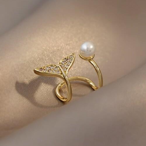 Elegant and Sweet Pearl Fishtail Single Earbone Clip Korean Fashion Accessories Girls Romantic Earrings For Woman in 2021