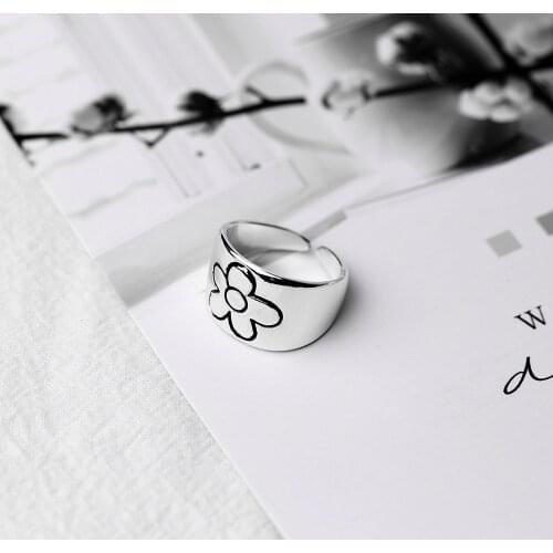 2021 Korean Fashion Adjustable Small Wrinkle Chrysanthemum Flower Wild Ring Ladies Jewelry Travel Simple Gift