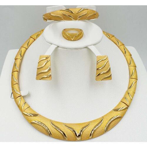 2020 New Fashion Dubai Jewelry Sets Elegant line Crystal Costume Necklace earrings Sets Nigerian African Beads Design