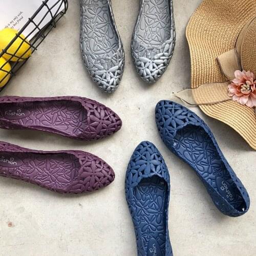 2021 New Fashion Summer Shallow Mouth Plastic Comfortable Fashion Four Seasons Sandals Womens Bag Head Hollow Flat Bottom