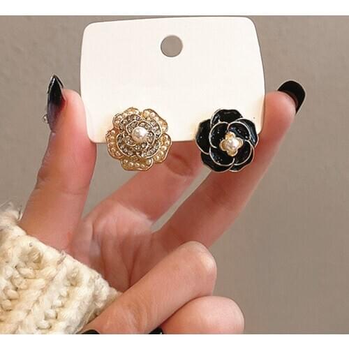 Korean multi-layer Rose Asymmetric Stud Earrings Temperament Sweet Flower Earrings Black White Metal Women Earings 2020 Trend