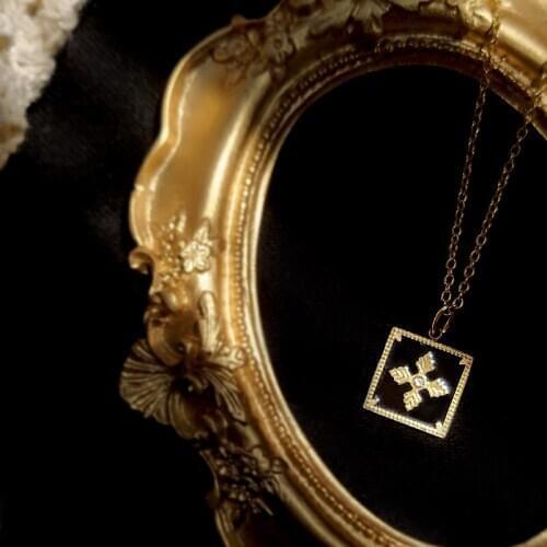 Zircon Floral Charm Necklace Titanium With 18K Gold Runway T Show Party Designer Gown Top Ins Japan Korean Trendy