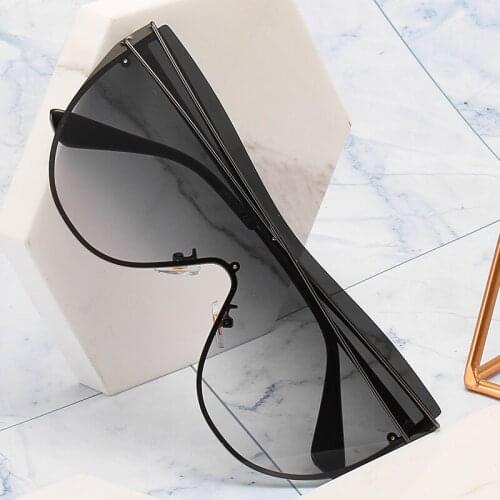 2019 New Square Fashion Sunglasses Women Men Luxury Vintage Brand Designer green pink Lens Fashion Female Oval Sunglasses NX