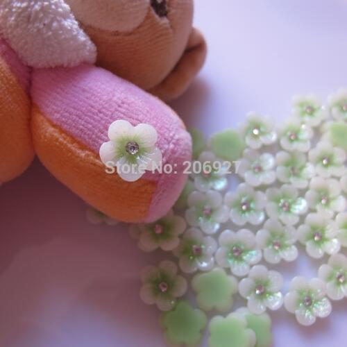 RF10-7 30pcs Cute Green Flower with Rhinestone Shape Nail Resin Decoration Outlooking