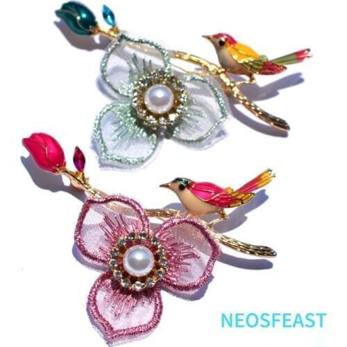 Elegant Lace Flower Brooches for Women Enameled Birds Mix Color Ladies Bridal Gift Sweater Accessories Pearl Pin Fashion Jewelry