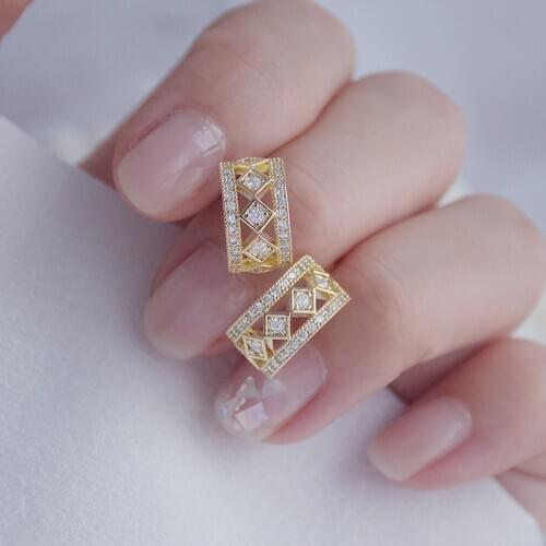 Korean Exquisite Inlaid Zirconia Circle Hollow Earring for Women AAA Zircon Charm Trendy Minimalist Stud Earring Wedding Pendant