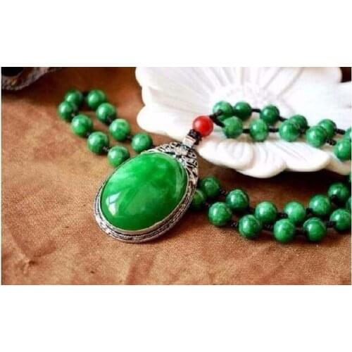 Natural Green Womens Pendant Hand Carved Necklace for Women Men Fashion Accessories with Chain Jewelry