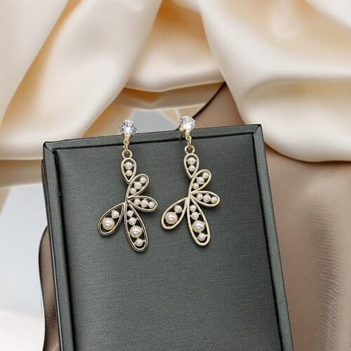 Origin Summer Elegant Metal Hollow Geometric Flower Pendant Earrings for Women Imitation Pearl Rhinestone Earring Accessories