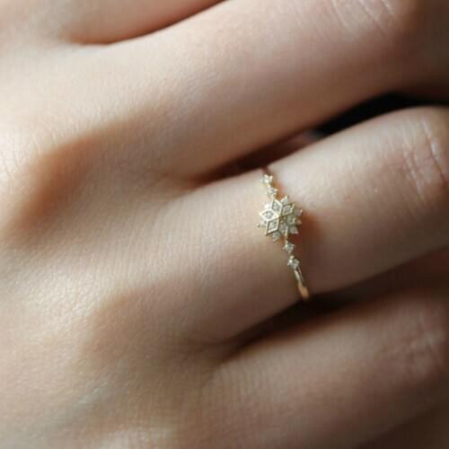 Luxury Female Snowflake Ring Gold Color Ring Vintage Wedding Rings For Women Crystal Zircon Ring Delicate Wedding Jewelry Gifts