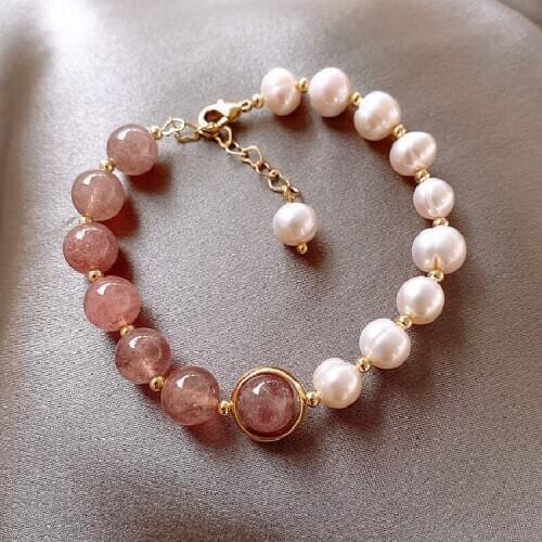 New Strawberry Crystal Bracelet Female Ins Niche Design Simple Jewelry Temperament Simple Pearl Bracelet