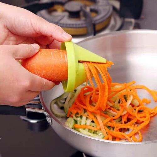 Kitchen Vegetable And Fruit Multifunctional Spiral Chopper Peeler Manual Potato Carrot Radish Rotary Chopper Kitchen Tool