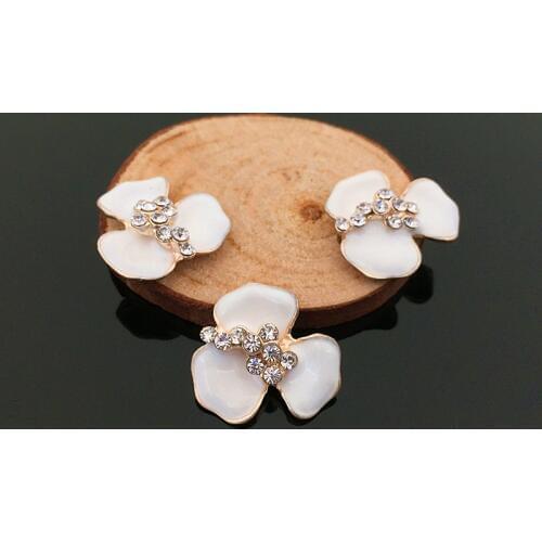2016New 100Pcs Three-Petal White Flower Alloy Rhinestone Buttons for DIY Hair Accessories HZ159