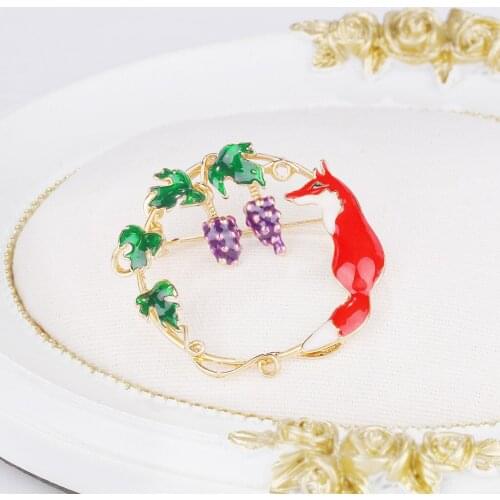 Red Fox Brooches Grapes Enamel Pin Women And Men Unisex Brooch Animal Design Jewelry Winter Coat Accessories Gift