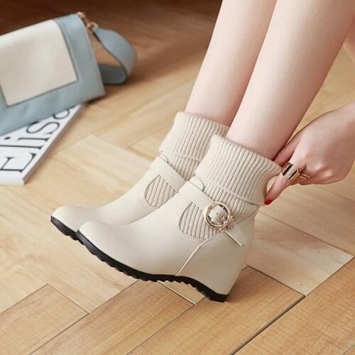 European and American autumn and winter Korean new simple and sweet side buckle thick heel large single shoe-w17