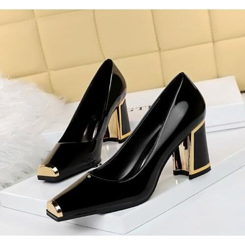 2021 Spring Fashion Women 7cm Square High Heels Red Pumps Metal Leather Gray Pumps Designer Apricot Pumps Lady Valentine Shoes