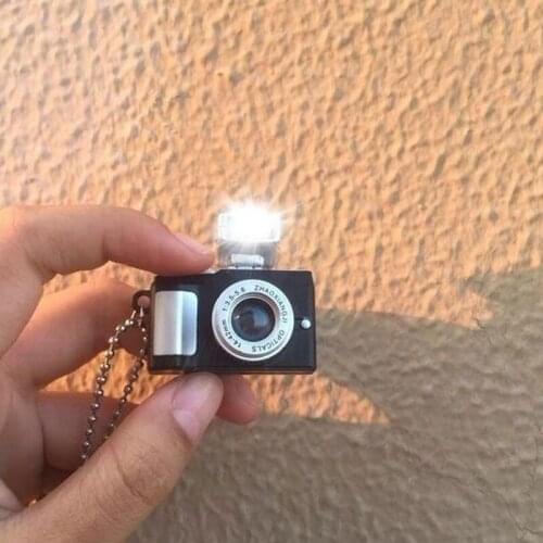 Creative Camera Shape Pendant Necklace with Sound Effect Flashlight Fashion Necklace for Women Men (no Photograph Function)