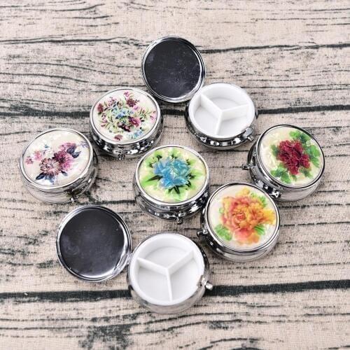 Metal 1Pc Folding Pill Box Container Dia 5.2cm Metal Pill Cutter Medicine Organizer Portable Makeup Storage random