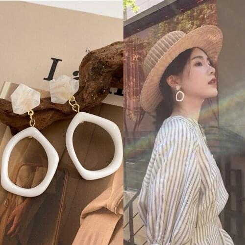 Fashion Retro Sense Earrings New Shell Temperament Earrings Irregular Geometric Acrylic Female Earrings Tide
