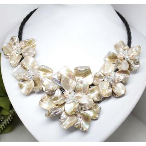 Jewelry Charm! mother of pearl shell handmade pearl crystal 5flower pendant necklace 18"