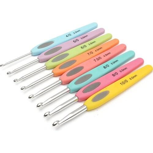 8Pcs Crochet Needles 2.5-6mm Rubber Handle Hooks Knitting Set Kit Accessories