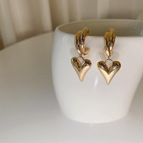 VSnow Exaggerated Gold Color Love Heart Dangle Earring for Women Femme Textured Metal Huggies C Shape Earring Jewelry Pendientes