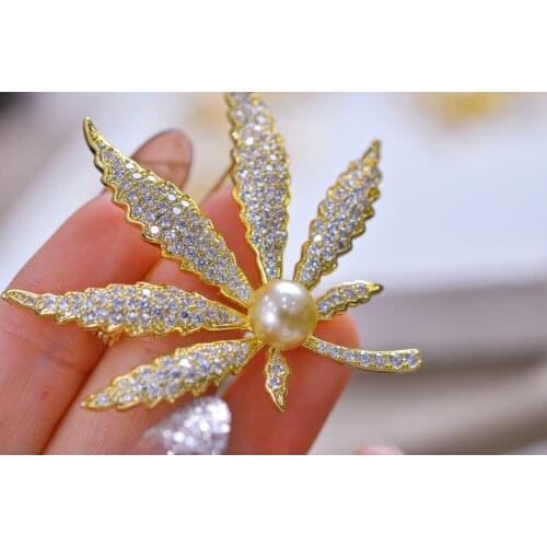 Nature Sea Salt Water Light Gold Pearl Brooch for Women Fine Presents Round Pearls 8-9mm Fine Jewelry