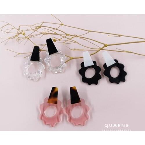 Korean Fashion New Temperament Asymmetric Irregular Geometry Acrylic Acid Flower Stud Earrings Elegant Party Female Jewelry