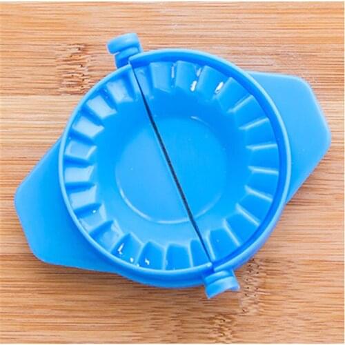Hot 1PC DIY Plastic Dumpling Molds Chinese Food Jiaozi Maker Dough Press Dumpling Pie Ravioli Hand Mould Creative Kitchen Tools