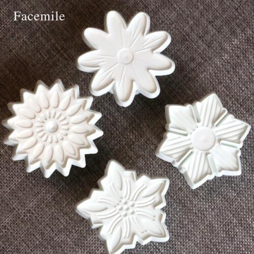 4Pcs/Set 3D Christmas Gift Topper Fondant Cookie Biscuit Cutter Stamp Mold DIY Gift Molds Kitchenware 03079