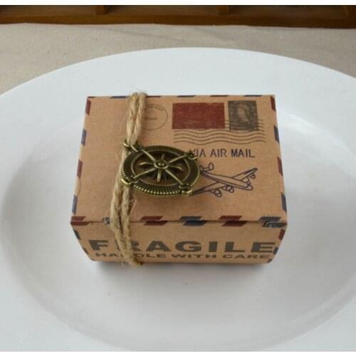 Wedding Gift Boxes 50pcs Kraft Air Mail Wedding Favor Souvenirs Candy Boxes Metal Pendant Festive Party Supplies