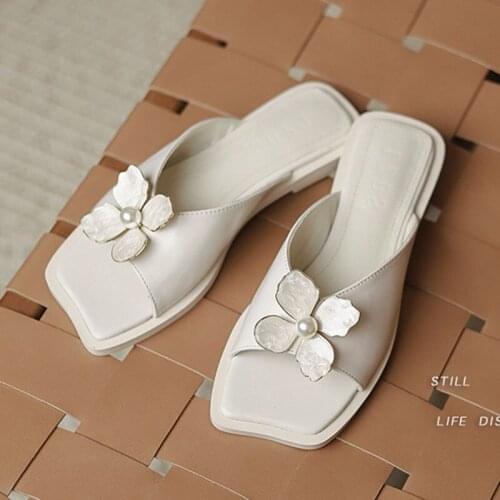 Pearl Flower buckle modern slippers women sandals summer beach shoes woman flip flops flat square toe floral slides femme 2021