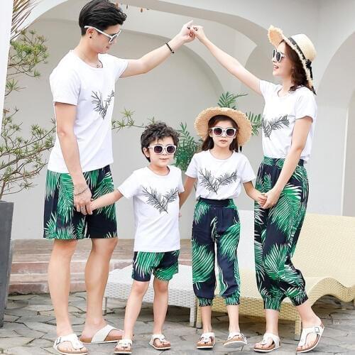 Cotton Summer Family Matching Outfits Casual Mother/Father/Kids T-shirt+Shorts/ Capris Set Couple Lovers Seaside Holiday Suit