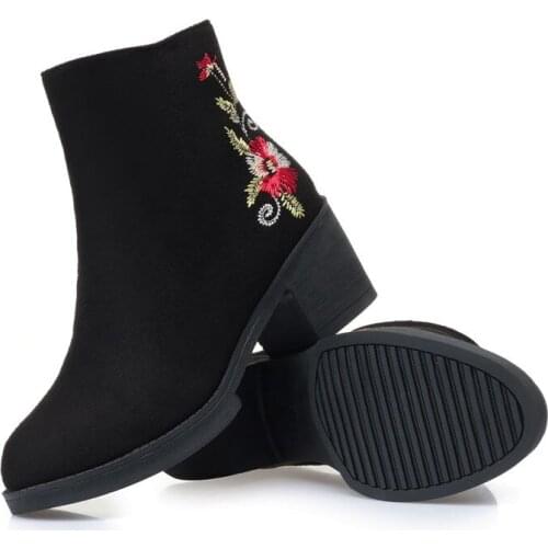 Autumn and Winter Women Boots Thick Heel Plus Velvet Womens Boots Ethnic Style Soft Bottom Embroidered Ladies Boots