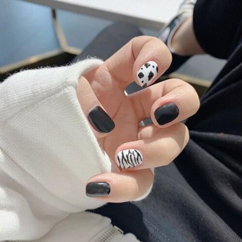 24pcs/Box Of Pudding Graffiti Elk Leopard Pattern Stiletto Fake Nail Stickers Matte Ballet Press Coffin Fashion Nail Stickers