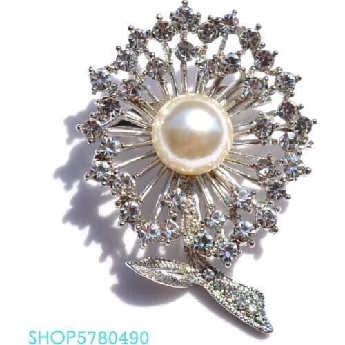 Rhistone Flower Brooch Women Classic Immitation Pearl Brooch Fashion Jewelry Metal Pin Garments Ladies Accessories Silver Color