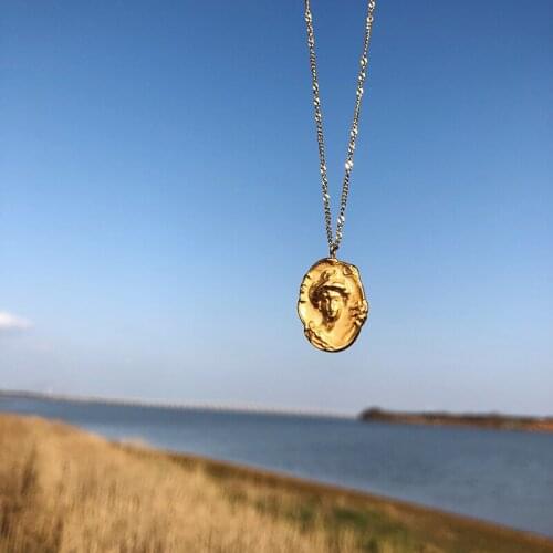 CHUANGU 18k Gold Downton Portrait Matte Casting Lacquer Chain Clavicle Necklace Handmade Choker Boho Collier Jewelry