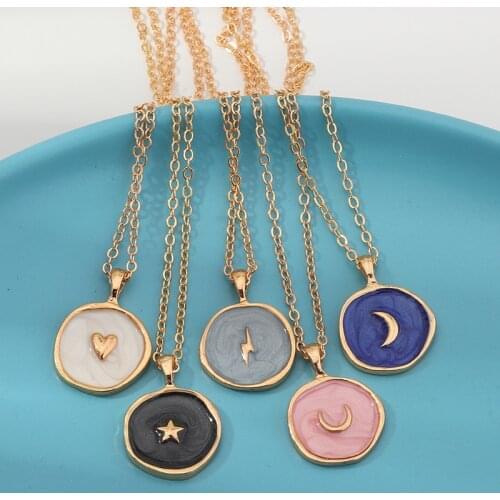 Fashion Europen Alloy Oil Drop Women Necklaces Simple Stars Moon Heart Round Golden Pendant Necklace Friends Gifts Wholesae