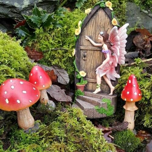 Resin Miniature Door Statue Decorative Fairy Door Hanging Ornament For Tree Garden Fairy Knocking On The Door Outdoor Decoration