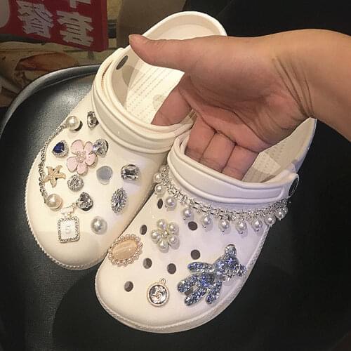 Luxury Croc Charms Fashion Punk Clogs Shoe Charms Bundle Chain Pearl Croc Shoes for 2021 Brand Girls Vinage Croc Accessories