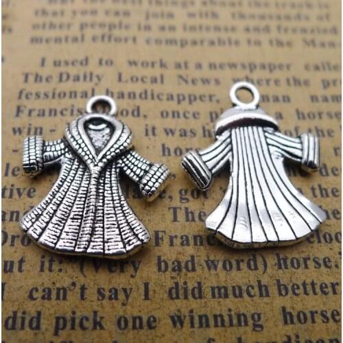 Newest 10Pcs 18*22mm Antique Silver Color Alloy Pretty Overcoat Charms Vintage Earrings Necklace Pendant For DIY Jewelry Making