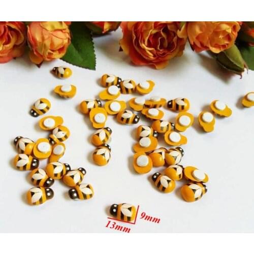100Pcs/pack Painted Kawaii Self-Adhesive Bee and Ladybug Wood Craft Fridge Paste Cabochon Scrapbooking Decoration