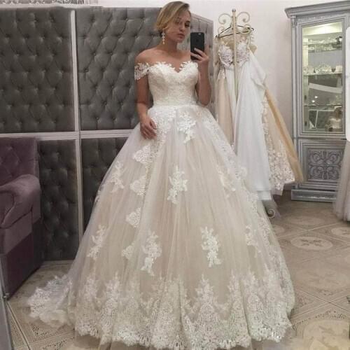 Elegant Off Shoulder Ball Gown Wedding Dress Short Sleeves Appliques Tulle Wedding Gown Lace Sweep Train Bridal Dresses