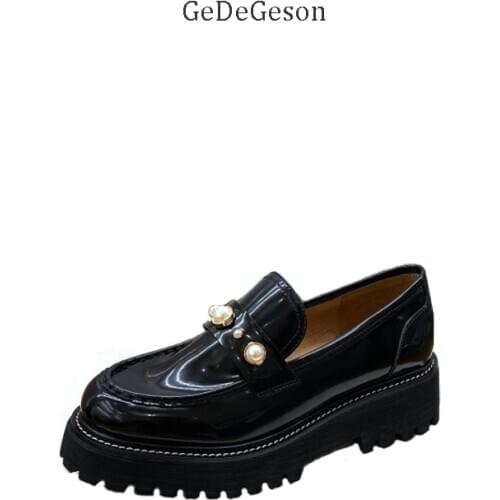 Pearls Loafers Women Oil Waxy Cowhide Leather Light Prevent Slippery Shoes Fashion Slim Wearing