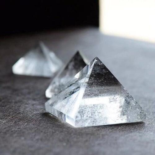 Natural natural polished clear quartz pyramid crystal for decoration decoration